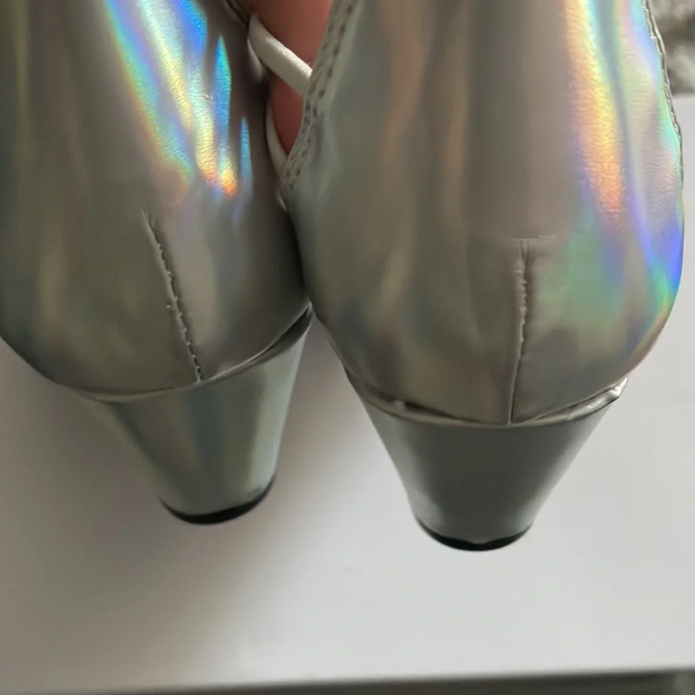 Shoes - Picture 2 of 3